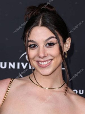 Kira Kosarin: La cantante malese che ha incendiato Milano!